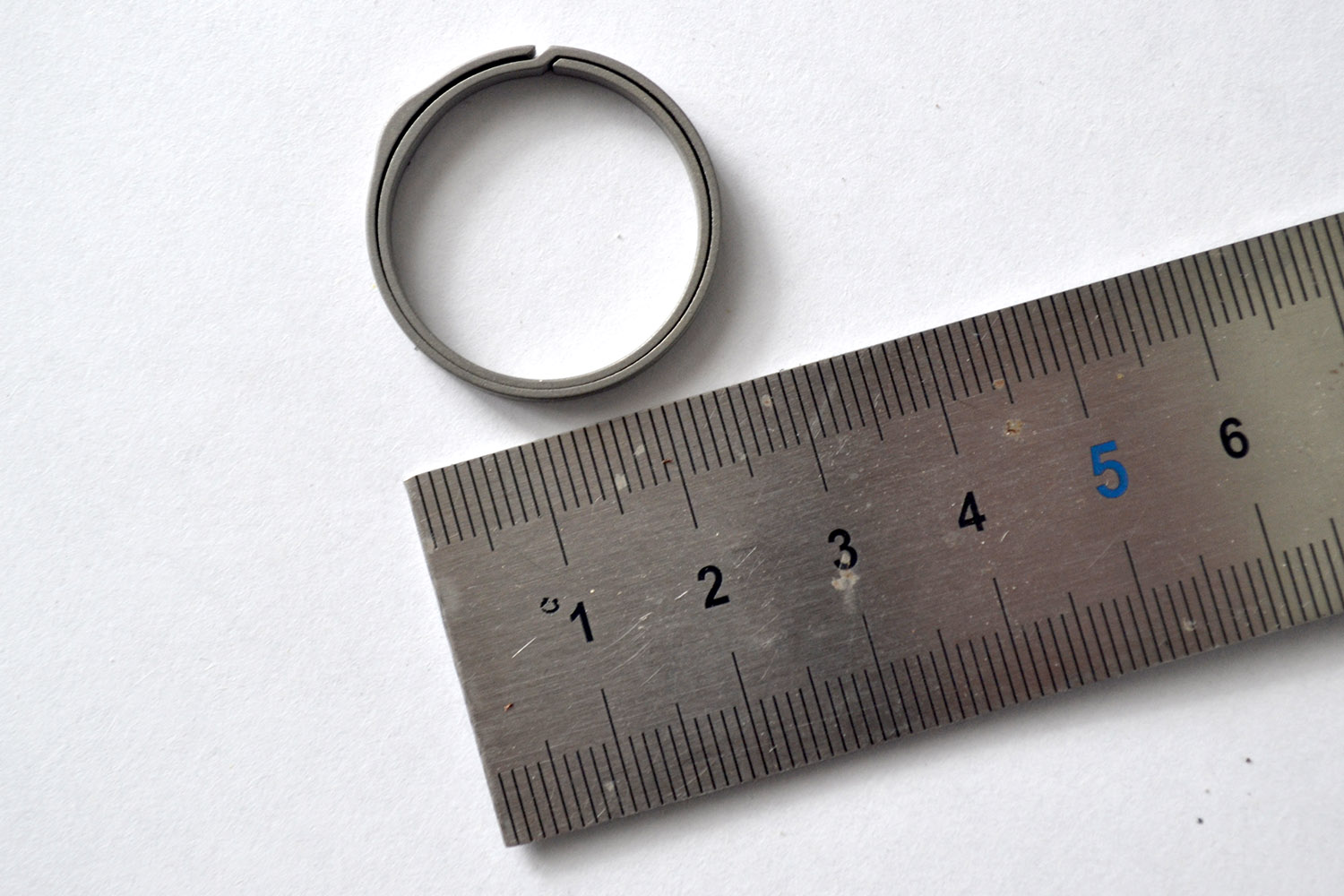 Титановое кольцо для ключей